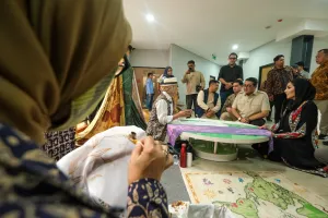 Kunjungi Sumedang Creative Center, Menteri Ekraf Dukung Kreativitas Lintas Generasi Hasilkan Nilai Ekonomi