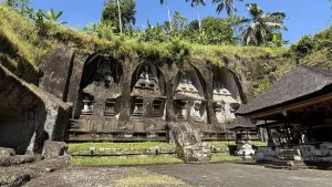 Benarkah Pesarean Gunung Ka...