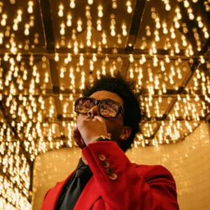 Bangga! Tur The Weeknd Temb...