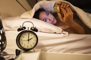 5 Efek Buruk Begadang Bagi Wanita, Dapat Mengganggu Siklus Menstruasi hingga Kesuburan!