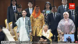 Tampil Anggun dengan Wastra...