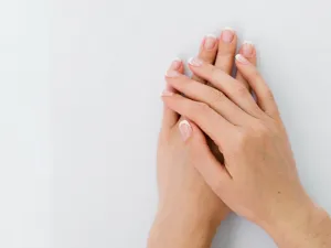 Kuku Mudah Patah setelah Nail Art? Coba Perawatan Murah dengan Air Beras