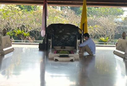 Kiran Soekarno Ziarah ke Ma...