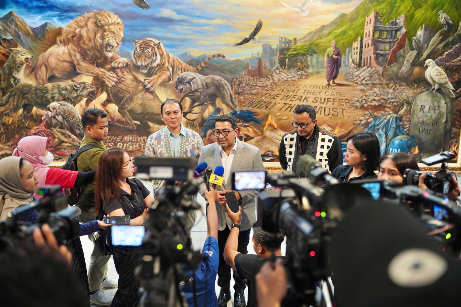 Menteri Ekraf Tegaskan Pera...