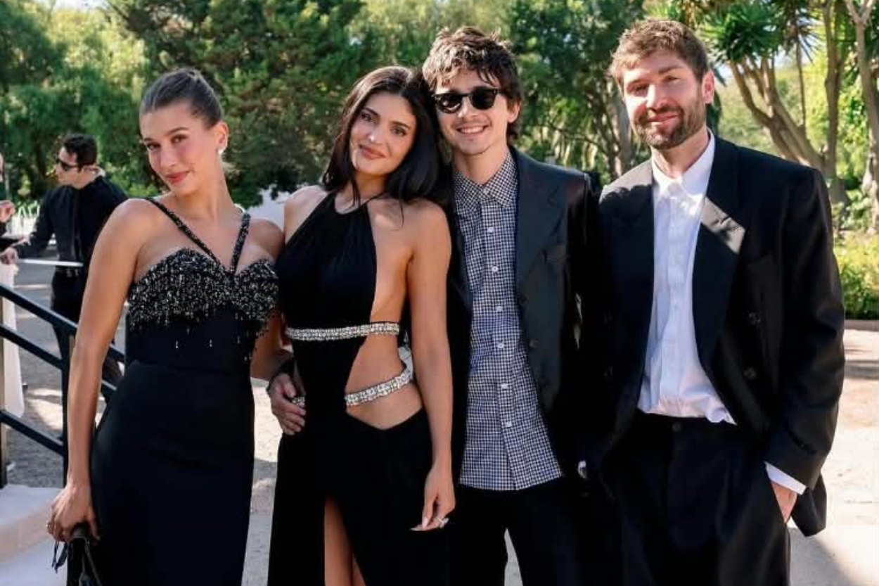Gandeng Timothee Chalamet, ...