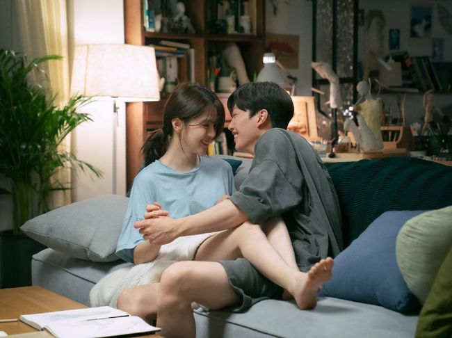 5 Zodiak Paling Susah Move On, Punya Pacar Baru Tapi Selalu Ingat Mantan