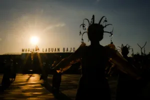Labuan Bajo Tetap Terbuka, ...