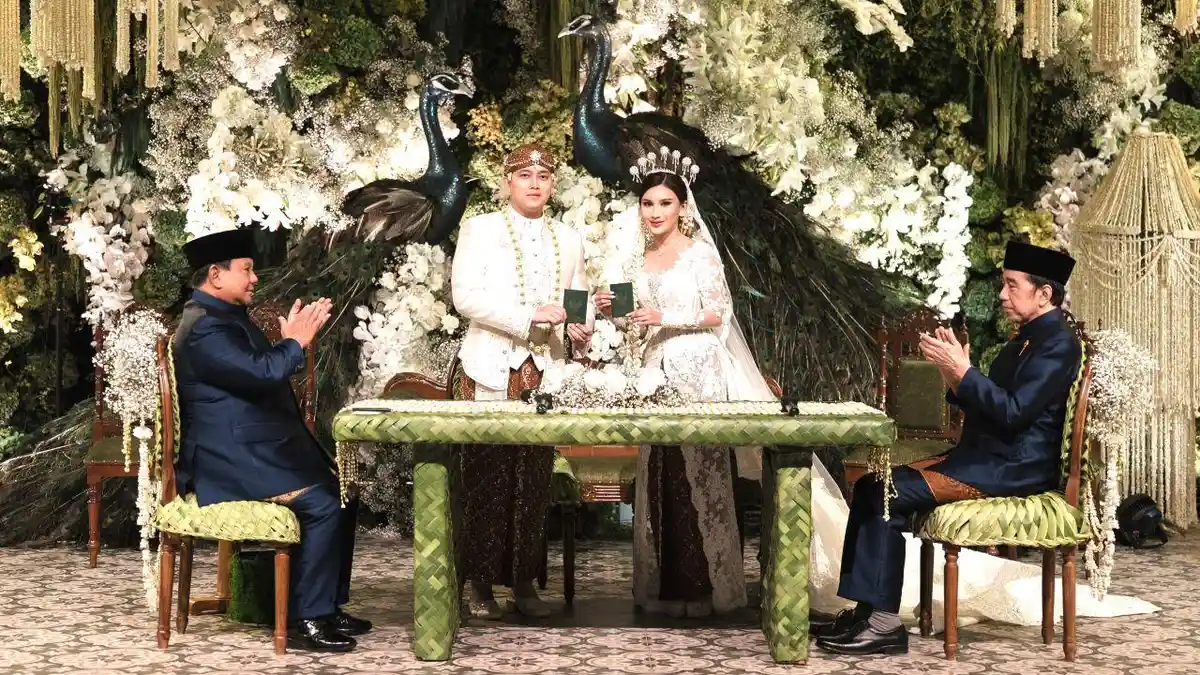 Dekorasi Akad Nikah Rizky I...