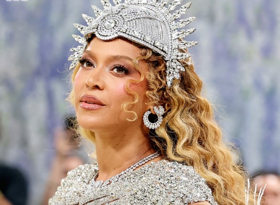 Beyonce Donasikan 1 Juta US...