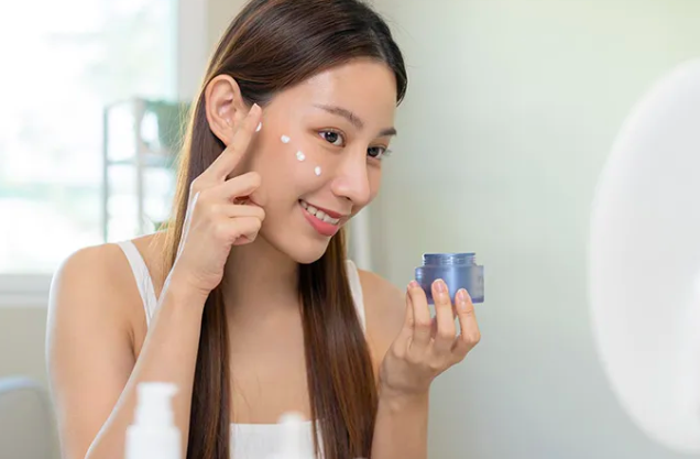 5 Urutan Skincare untuk Kul...