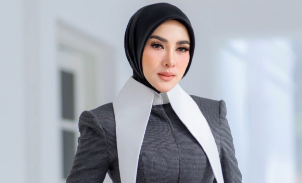 Syahrini Spill Kehidupan Ba...