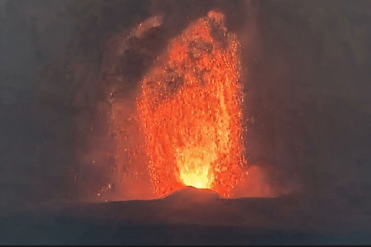 Teori Gila Anak Krakatau, S...
