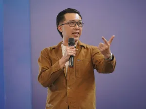 Abu Vulkanik Gunung Anak Kr...
