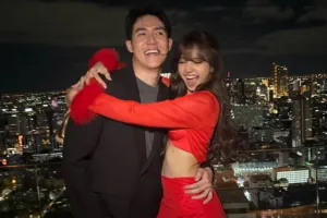 Lisa BLACKPINK Peluk Mesra Pluem Natchakun, Pacar Baru?