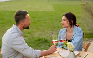 First Date Jadi Makin Asyik, 6 Topik Obrolan Ini Bikin Klik