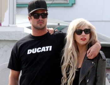 Perbandingan Kekayaan Lady Gaga vs Michael Polansky Usai Resmi Dikaruniai Buah Hati