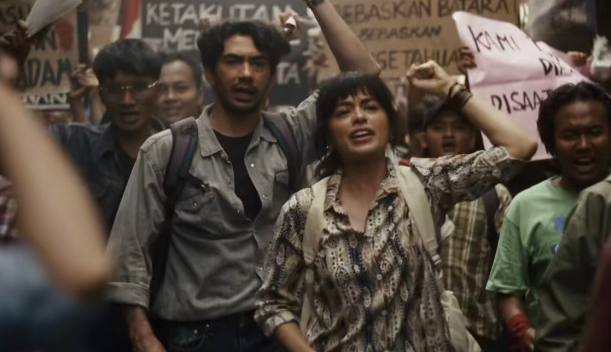 6 Film Indonesia Tembus Bus...