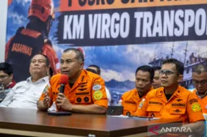 Terjebak di Bangkai Kapal, ...