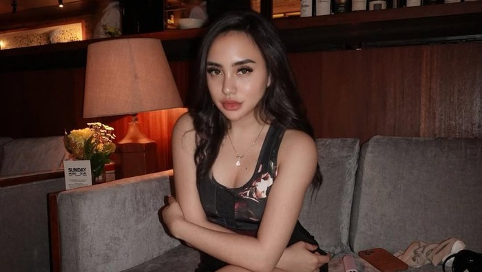 6 Alasan Wanita Berpakaian ...