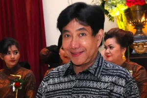 Guruh Soekarnoputra Tutup U...