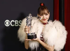 Kalahkan Taylor Swift dan Ariana Grande di VMA 2026, Lisa Blackpink Dituding Beli Penghargaan