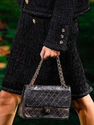 Berusia 71 Tahun, Tas Quilted Pertama Chanel Kembali Tampil di Runway Paris Fashion Week