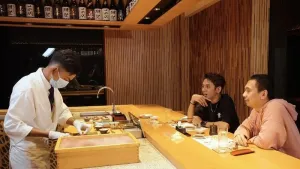 Bukan Sekadar Makan Sushi, ...