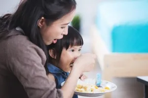Anak Mengalami GTM? Ini Cara Menyuapi yang Tepat agar Mau Makan