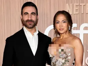 Jennifer Lopez dan Brett Go...