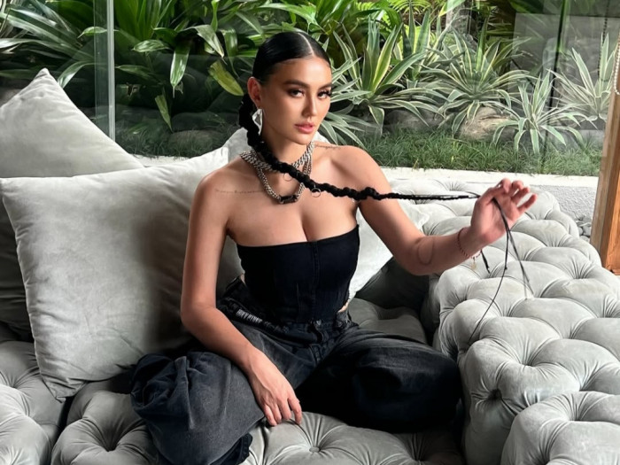 Agnez Mo Digaet Main di Fil...
