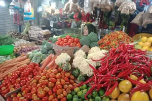 Demo Turunkan Biaya Hidup, ...