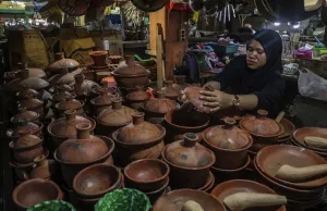 Sektor Informal Jadi Penyan...