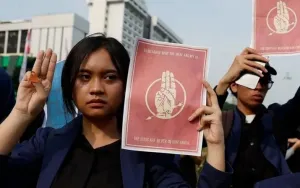 Demo Sumpah Pemuda Memanas!...