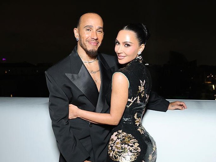 Bucin Abis! Lewis Hamilton ...