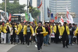 Resahan Terhadap Kinerja Pe...